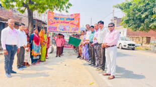 बीईओ ने जागरूकता रैली को दिखाई हरी झंडी, नामांकन के लिए किया प्रेरित