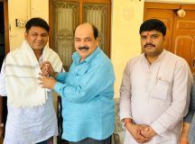 पिपरहवा स्तूप खनन में निकले अवशेषों को नीलामी से बचाने वाले शरदेंदु त्रिपाठी को एमएलसी ने किया सम्मानित