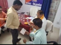 घटना की जानकारी पर पथरा थाने पहुंचे पूर्व विधायक राघवेन्द्र सिंह व अन्य भाजपा नेता