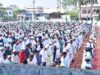 शहर की ईदगाह में नमाज अदा करते मुस्लिम समाज के लोग