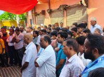 'शव पहुचने के बाद उमड़े लोग