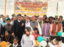 ब्लाक संसाधन केंद्र बांसी में दिव्यांग बच्चों के बीच सांसद पाल ने वितरण किया उपकरण