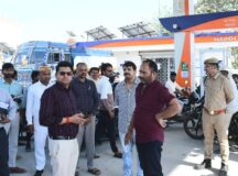 जिले में पेट्रोल डीजल की कोई कमी नही, अफवाह फैलाने व् भंडारण करने वालों पर कानूनी कर्रवाई होगी- डीएम