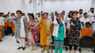 अंतरराष्ट्रीय नर्सेज दिवस पर नर्सिंग कर्मियों ने लिया मरीजों की सेवा का संकल्प