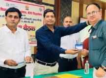 डायट पर आयोजित मासिक समीक्षा बैठक में रैंकिंग में सुधार पर बल