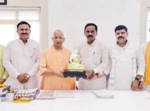 सीएम से की कूड़ा नदी पर नए पुल और नगर पंचायत विस्तार की मांग