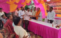 कर्मचारी के सेवानिवृत्त होने पर आयोजित हुआ विदाई समारोह 