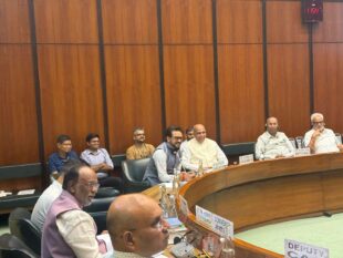 लोक लेखा समिति की बैठक में शामिल हुए सांसद जगदंबिका पाल