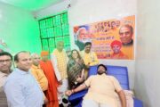 सेवा संकल्प अभियान: सांसद जगदंबिका पाल पहुंचे रक्तदान करने, सीएमओ व विधायक के आग्रह पर निर्णय बदला